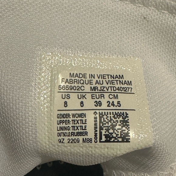 New Converse Chuck Taylor All Star Lugged
WOMEN'S HIGH TOP SHOE - Picture 14 of 14